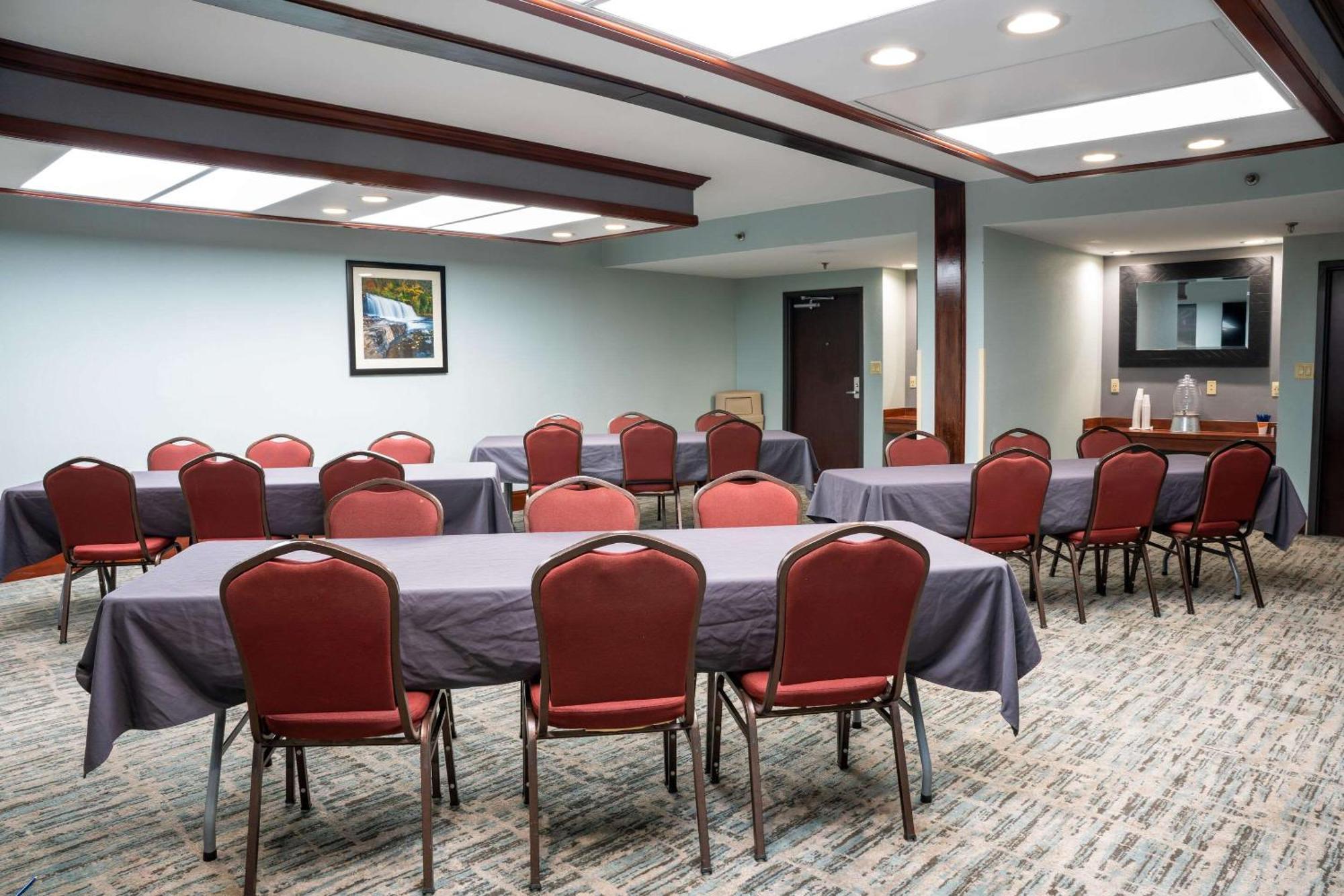 אשוויל Comfort Suites Outlet Center מראה חיצוני תמונה