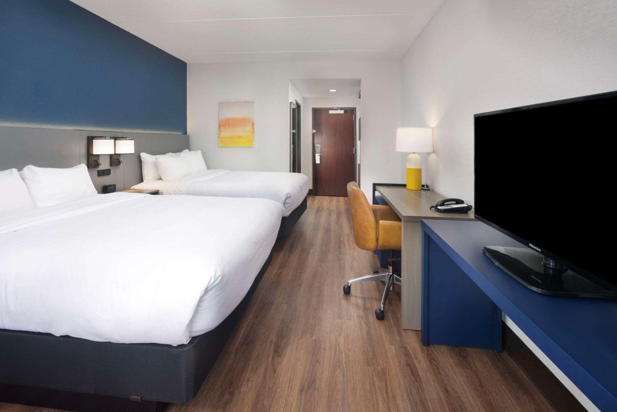 אשוויל Comfort Suites Outlet Center מראה חיצוני תמונה