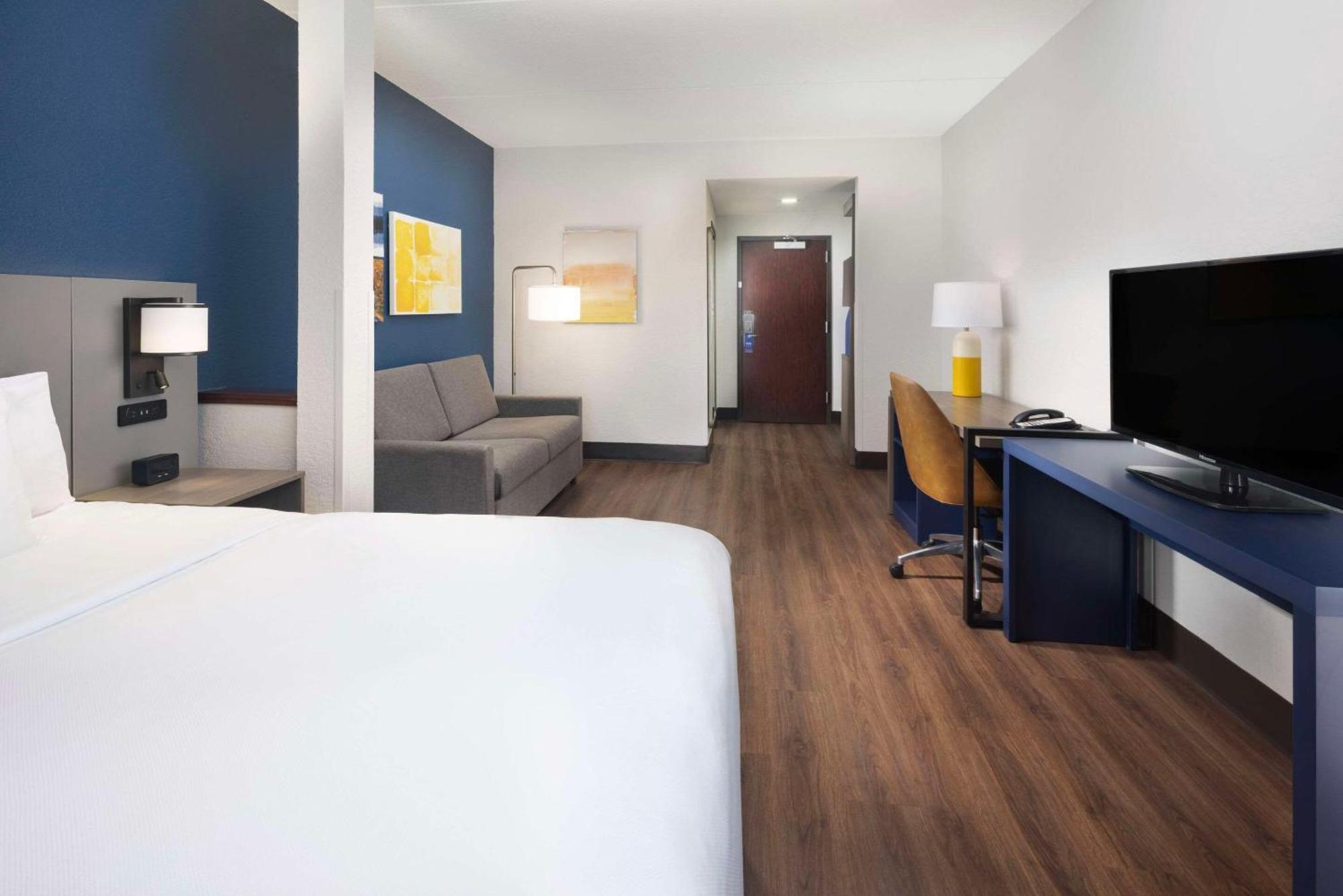 אשוויל Comfort Suites Outlet Center מראה חיצוני תמונה