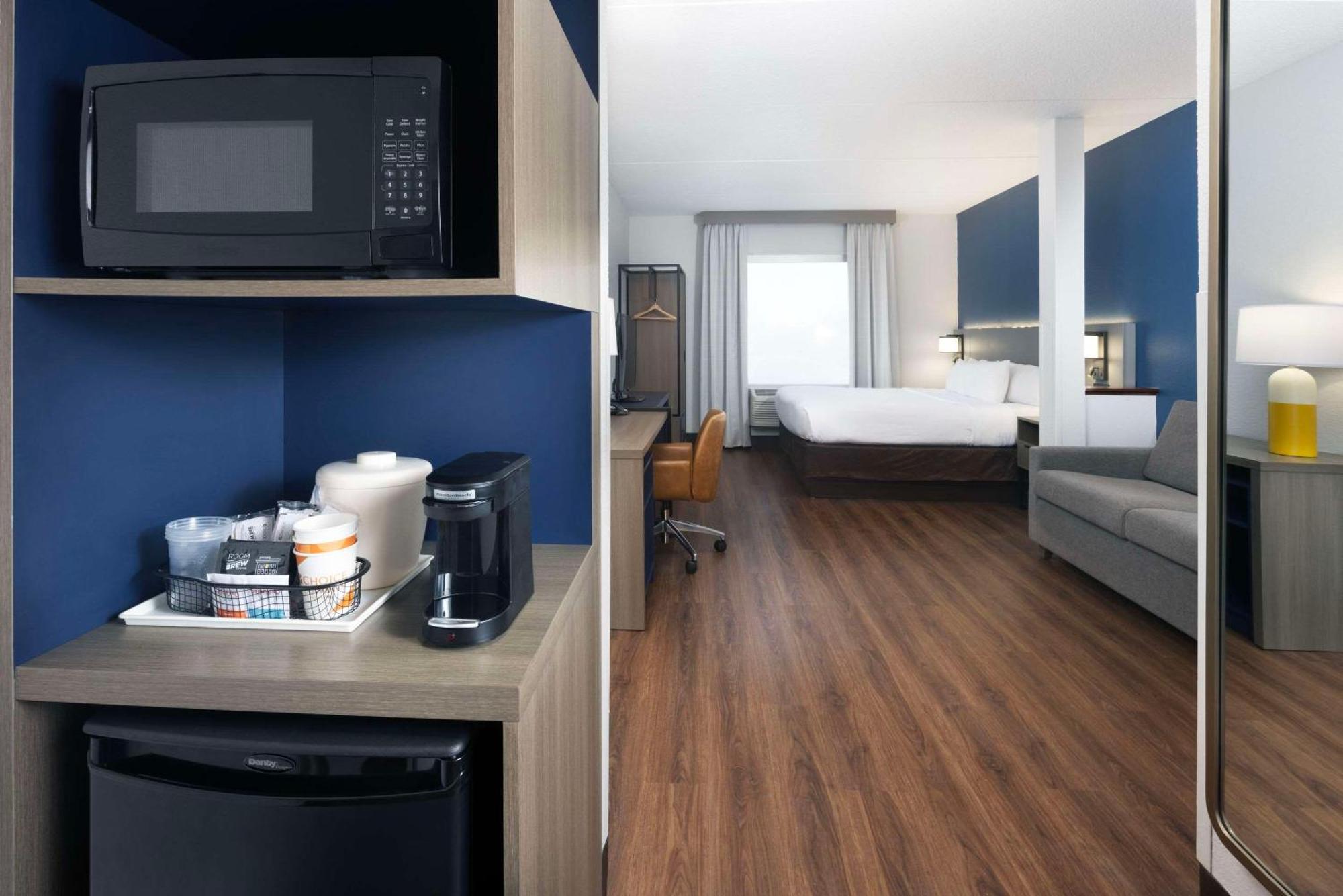 אשוויל Comfort Suites Outlet Center מראה חיצוני תמונה