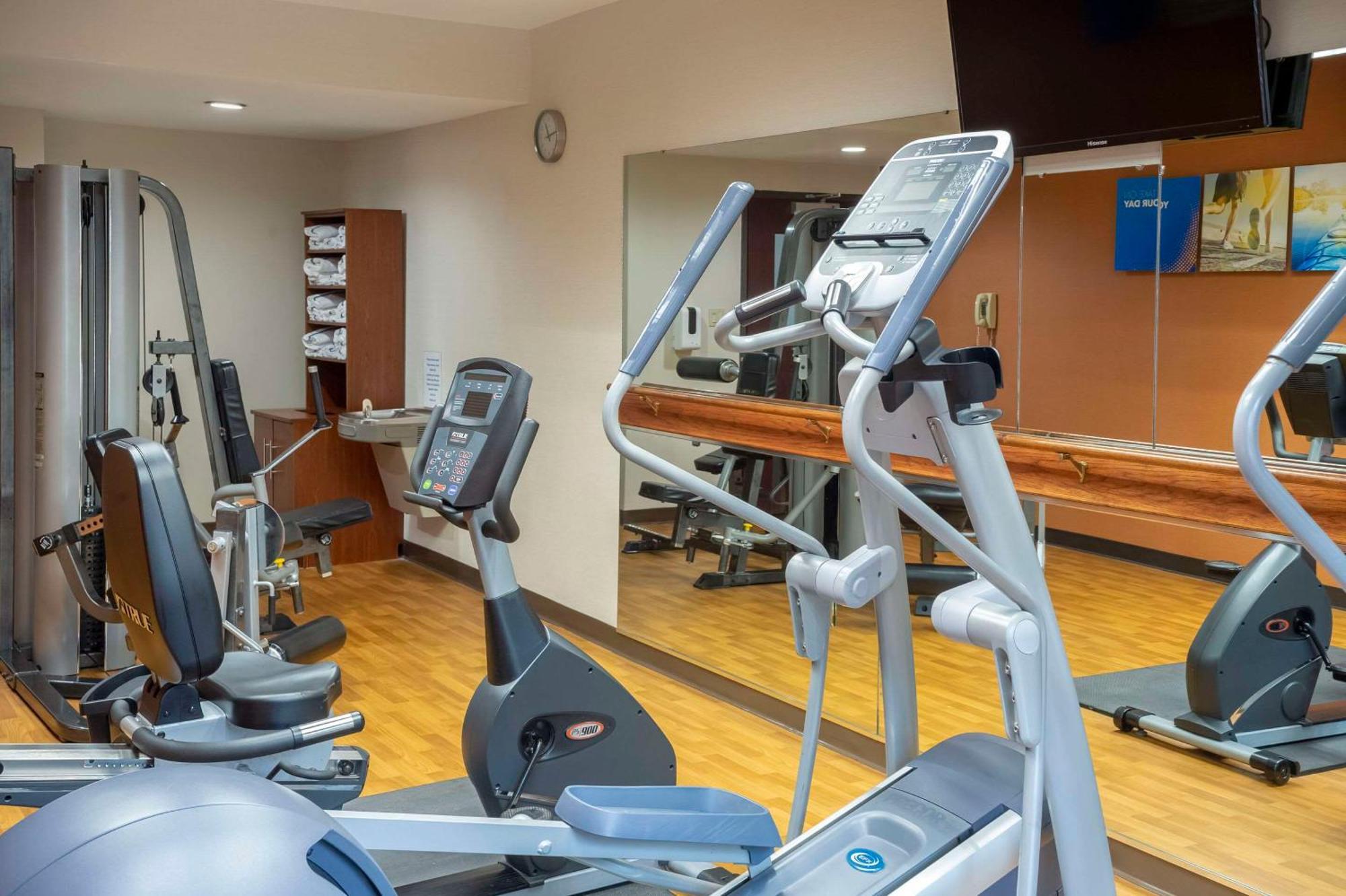 אשוויל Comfort Suites Outlet Center מראה חיצוני תמונה