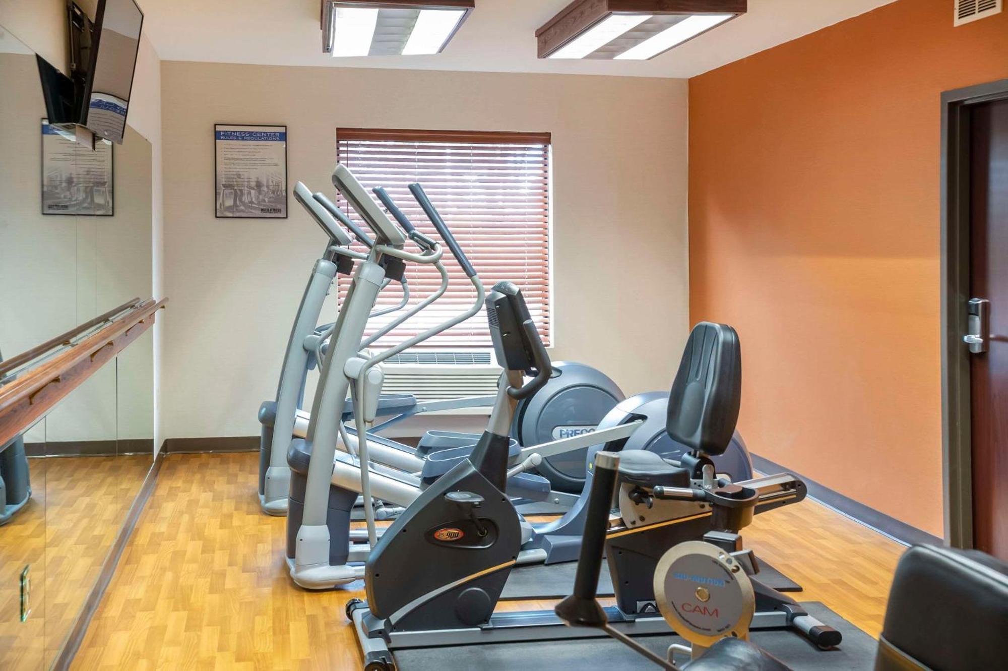 אשוויל Comfort Suites Outlet Center מראה חיצוני תמונה