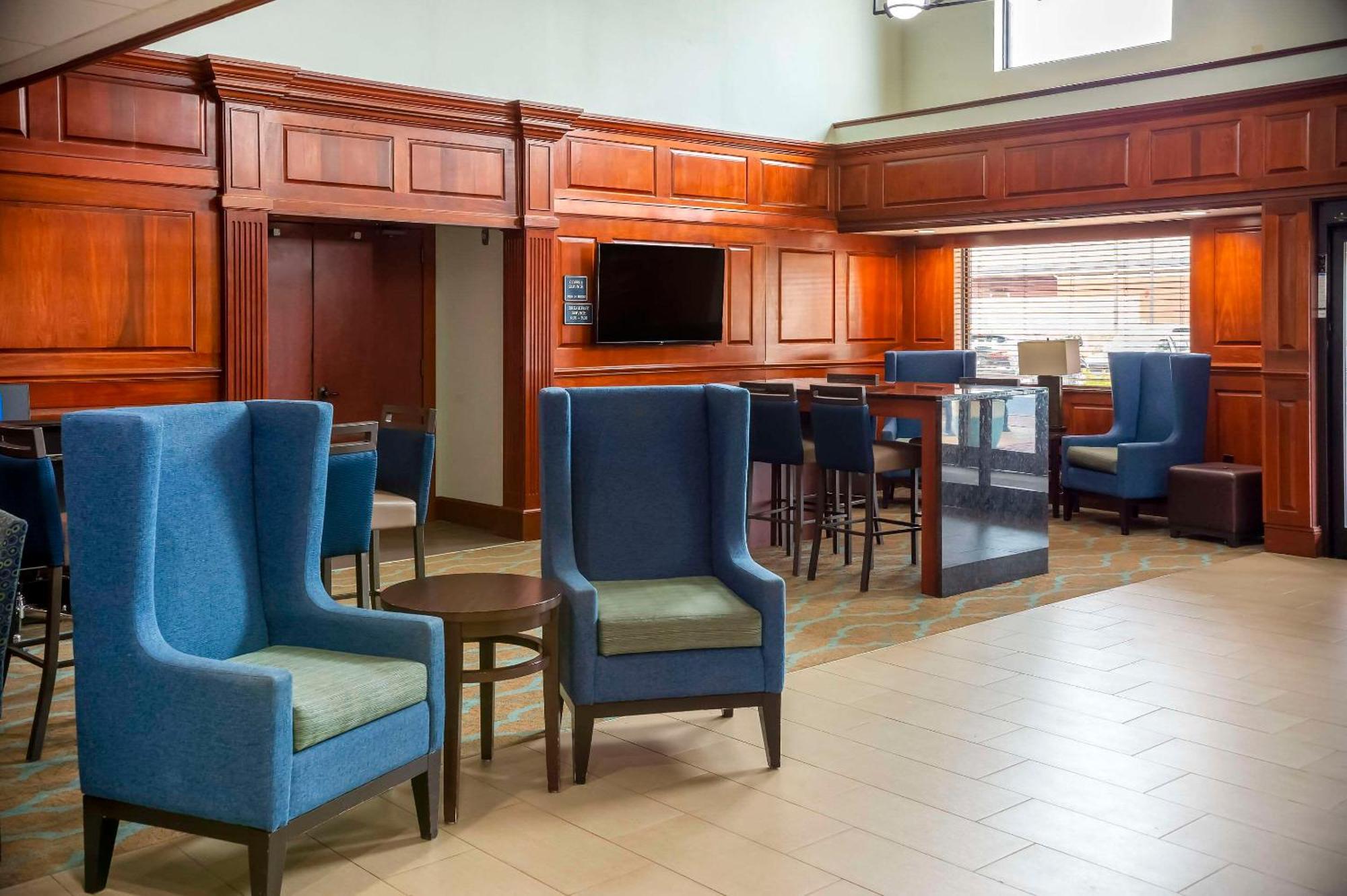 אשוויל Comfort Suites Outlet Center מראה חיצוני תמונה